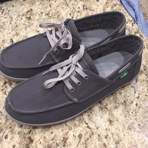 Men’s NWOT casual Sanuk
